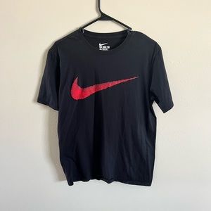 The Nike Tee  Athletic Cut T-Shirt Mens Size Medium Black And Red Swoosh Check